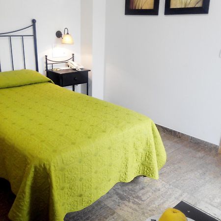Hotel Plaza Escribano Moguer Chambre photo