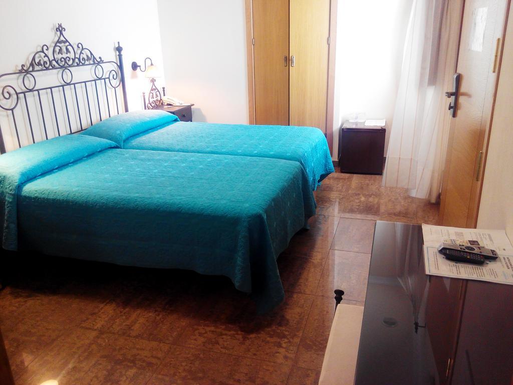 Hotel Plaza Escribano Moguer Chambre photo